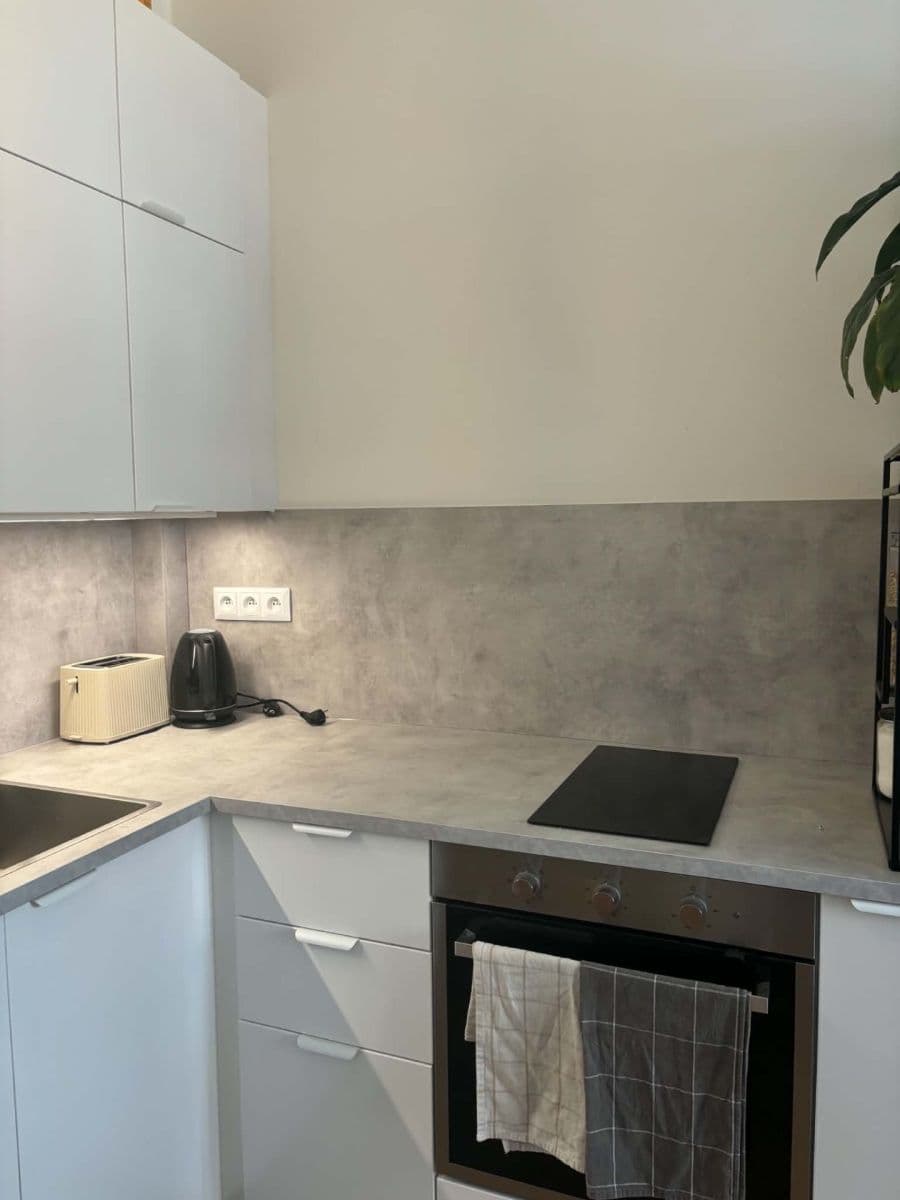 Pronájem bytu 1+kk 28 m², Přístavní, Praha, Praha Pronájem bytu 1+kk 28 m², Přístavní, Praha, Praha