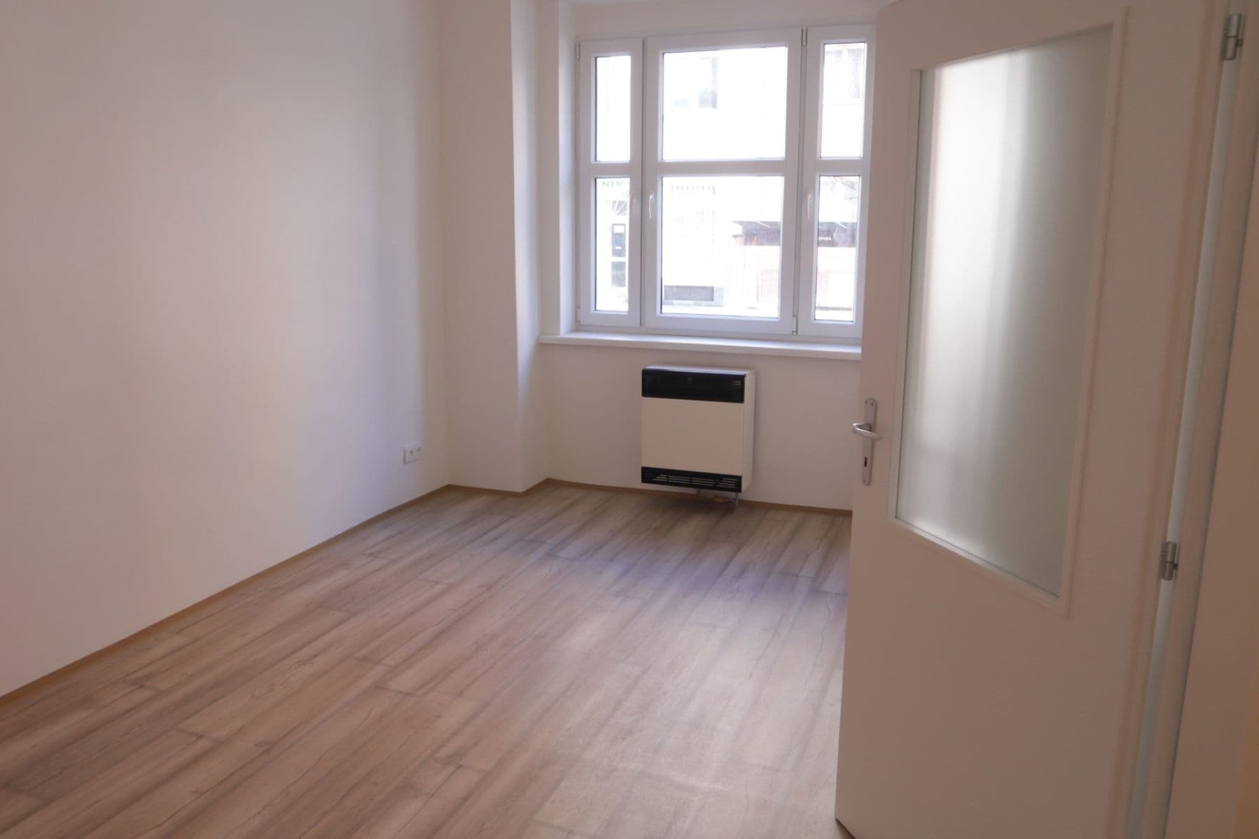 Pronájem bytu 3+1 95 m², Ukrajinská, Praha, Praha Pronájem bytu 3+1 95 m², Ukrajinská, Praha, Praha