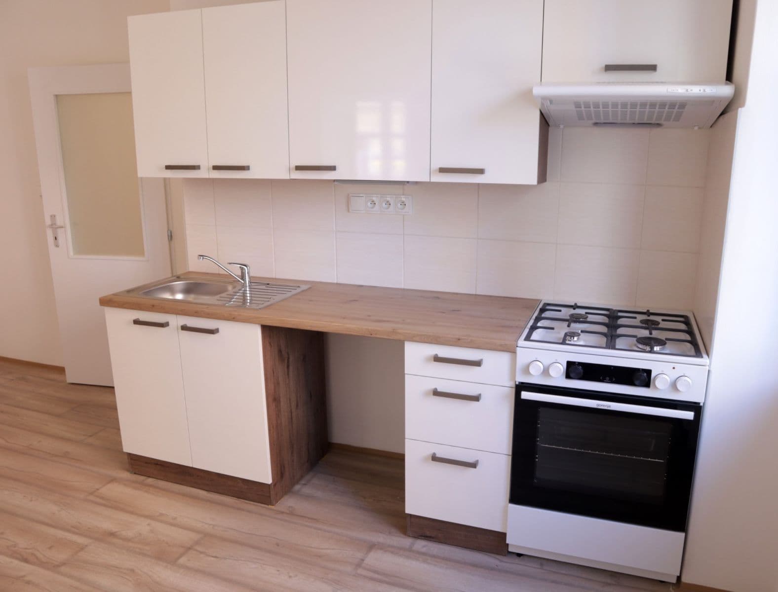 Pronájem bytu 3+1 95 m², Ukrajinská, Praha, Praha Pronájem bytu 3+1 95 m², Ukrajinská, Praha, Praha