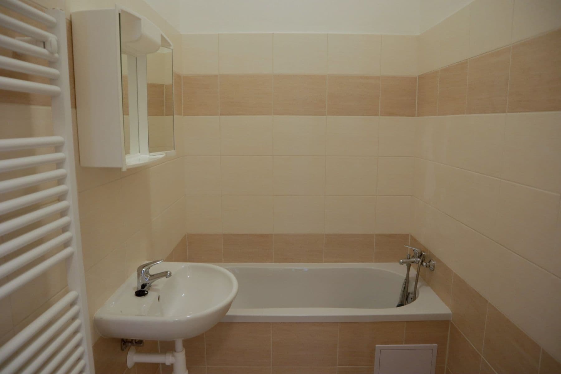 Pronájem bytu 3+1 95 m², Ukrajinská, Praha, Praha Pronájem bytu 3+1 95 m², Ukrajinská, Praha, Praha