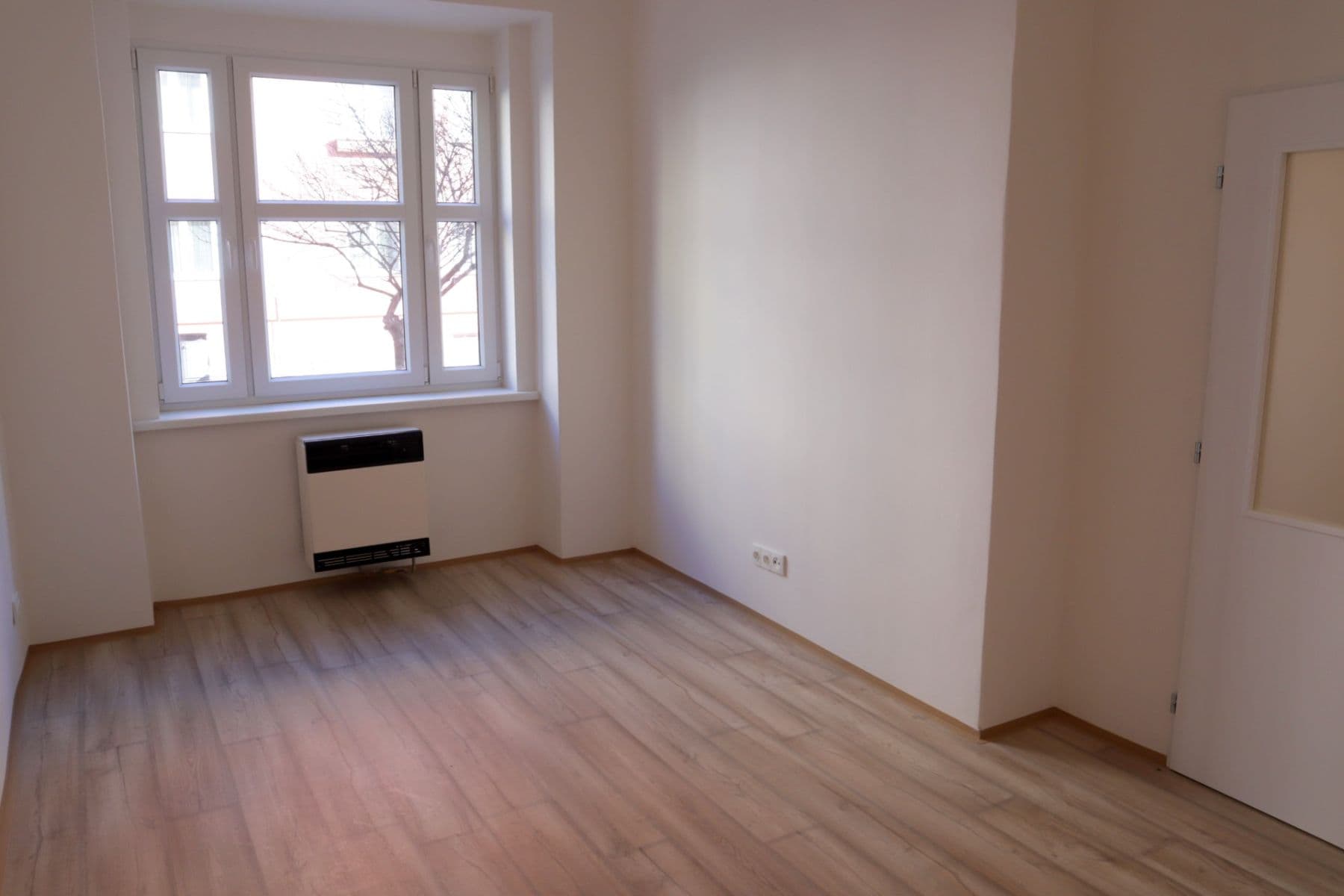 Pronájem bytu 3+1 95 m², Ukrajinská, Praha, Praha Pronájem bytu 3+1 95 m², Ukrajinská, Praha, Praha