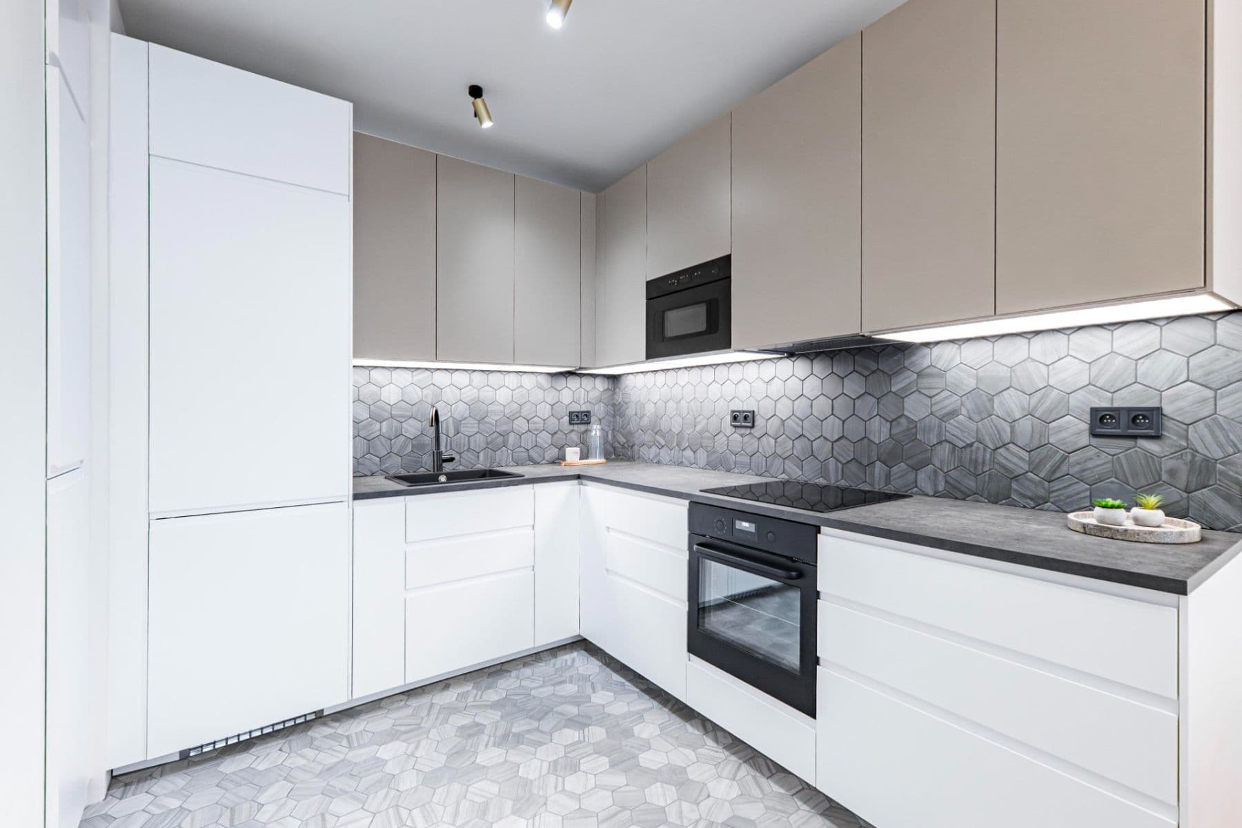 Prodej bytu 2+kk 71 m², Šternberkova, Praha, Praha Prodej bytu 2+kk 71 m², Šternberkova, Praha, Praha