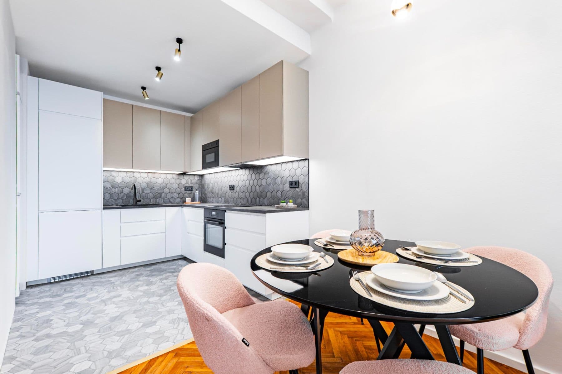 Prodej bytu 2+kk 71 m², Šternberkova, Praha, Praha Prodej bytu 2+kk 71 m², Šternberkova, Praha, Praha