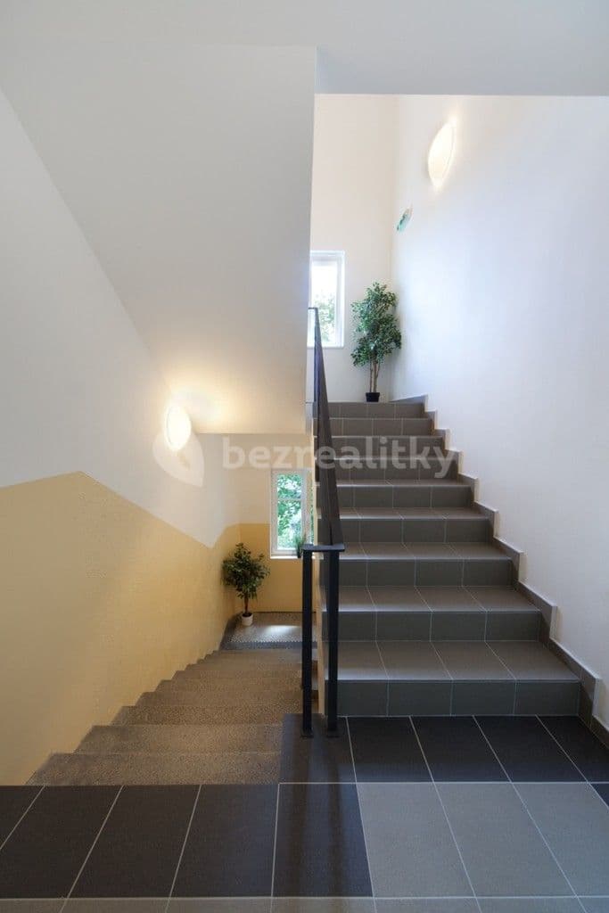 Pronájem bytu 1+kk 20 m², Podléšková, Praha, Praha Pronájem bytu 1+kk 20 m², Podléšková, Praha, Praha