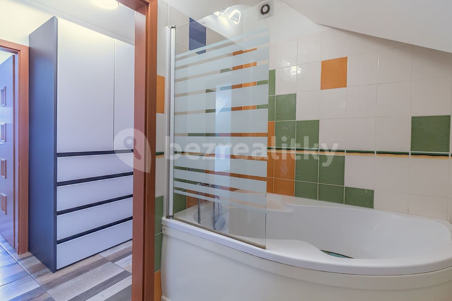 Pronájem bytu 3+kk 83 m², Tisová, Holubice, Středočeský kraj Pronájem bytu 3+kk 83 m², Tisová, Holubice, Středočeský kraj