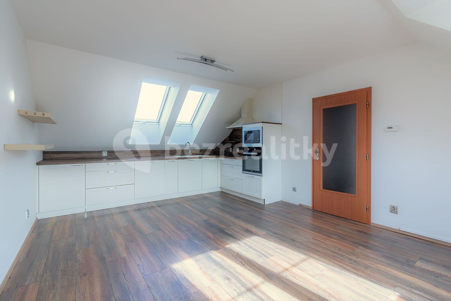 Pronájem bytu 3+kk 83 m², Tisová, Holubice, Středočeský kraj Pronájem bytu 3+kk 83 m², Tisová, Holubice, Středočeský kraj
