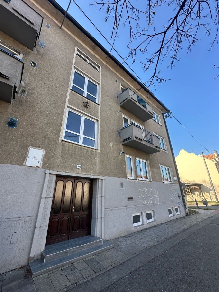 Pronájem bytu 2+1 64 m², Tř. Maršála Malinovského, Uherské Hradiště, Zlínský kraj Pronájem bytu 2+1 64 m², Tř. Maršála Malinovského, Uherské Hradiště, Zlínský kraj