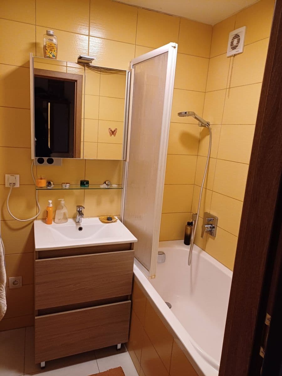 Pronájem bytu 3+1 20 m², Holčovická, Praha, Praha Pronájem bytu 3+1 20 m², Holčovická, Praha, Praha