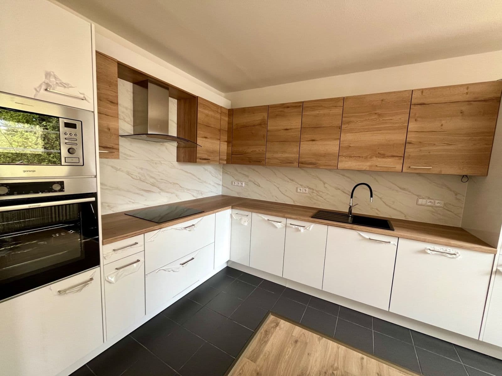 Pronájem bytu 4+1 100 m², Josefa Hory, Jablonec nad Nisou, Liberecký kraj Pronájem bytu 4+1 100 m², Josefa Hory, Jablonec nad Nisou, Liberecký kraj