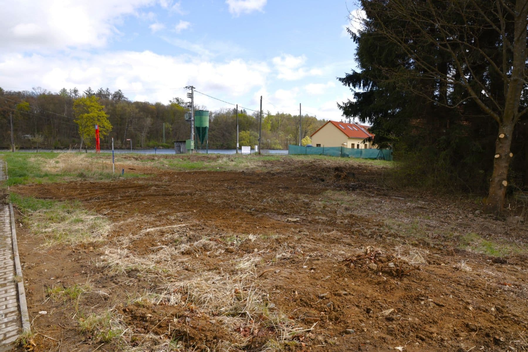 Prodej pozemku 1.071 m², Šeříková, Kamenice, Středočeský kraj Prodej pozemku 1.071 m², Šeříková, Kamenice, Středočeský kraj
