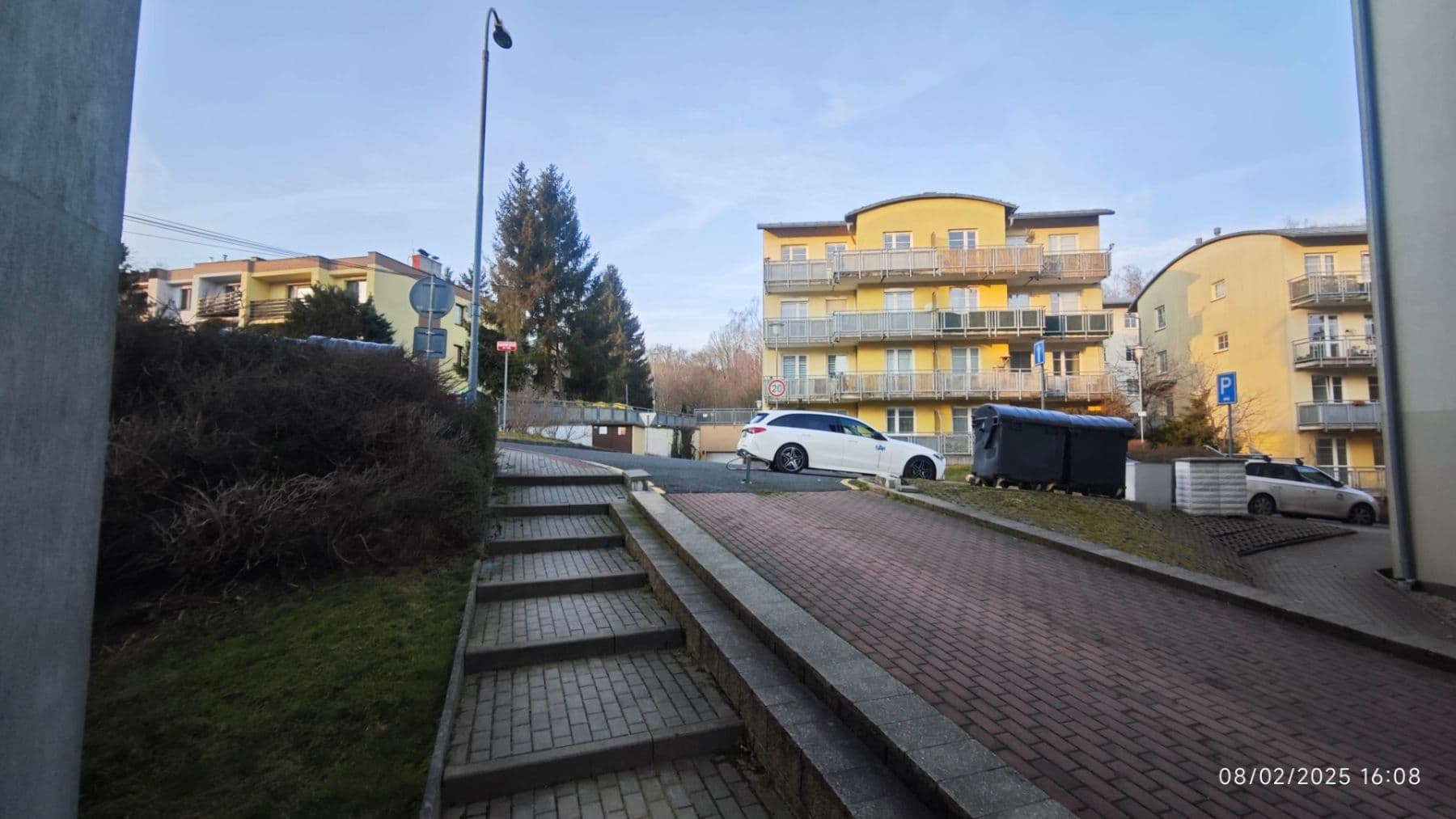 Pronájem bytu 1+kk 44 m², Sluneční stráň, Liberec, Liberecký kraj Pronájem bytu 1+kk 44 m², Sluneční stráň, Liberec, Liberecký kraj