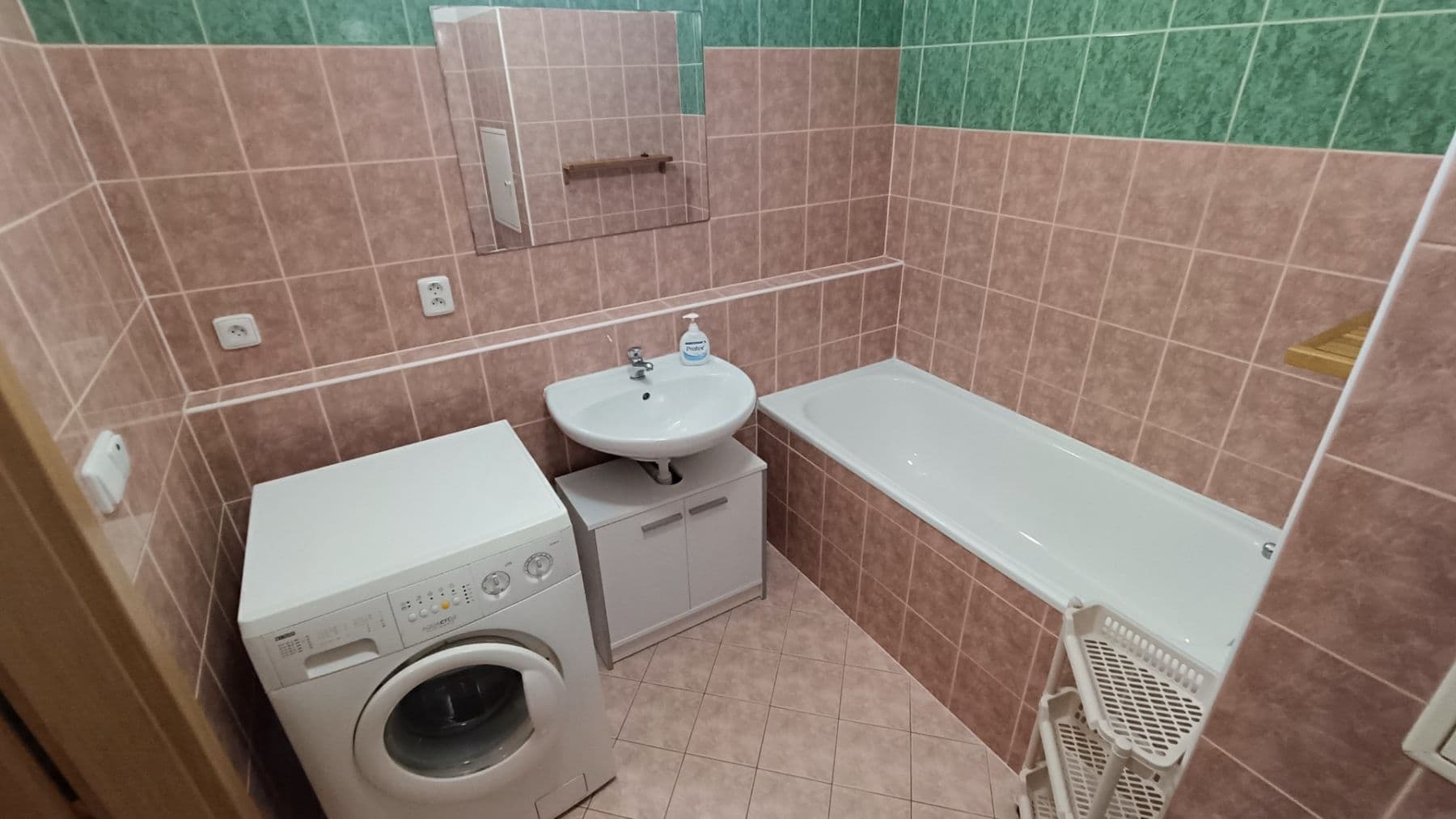 Pronájem bytu 1+kk 44 m², Sluneční stráň, Liberec, Liberecký kraj Pronájem bytu 1+kk 44 m², Sluneční stráň, Liberec, Liberecký kraj