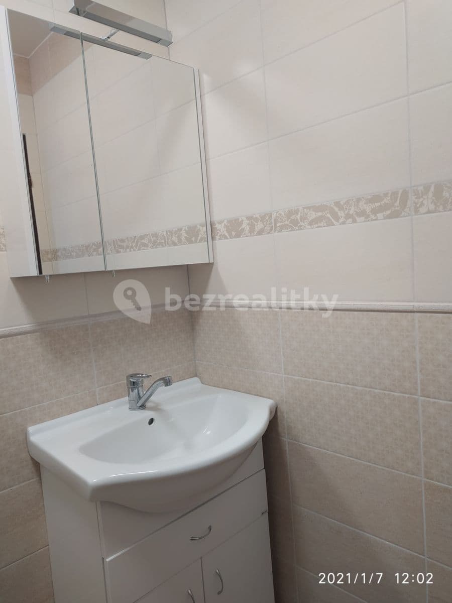 Pronájem bytu 2+kk 32 m², Brožíkova, Hradec Králové, Královéhradecký kraj Pronájem bytu 2+kk 32 m², Brožíkova, Hradec Králové, Královéhradecký kraj