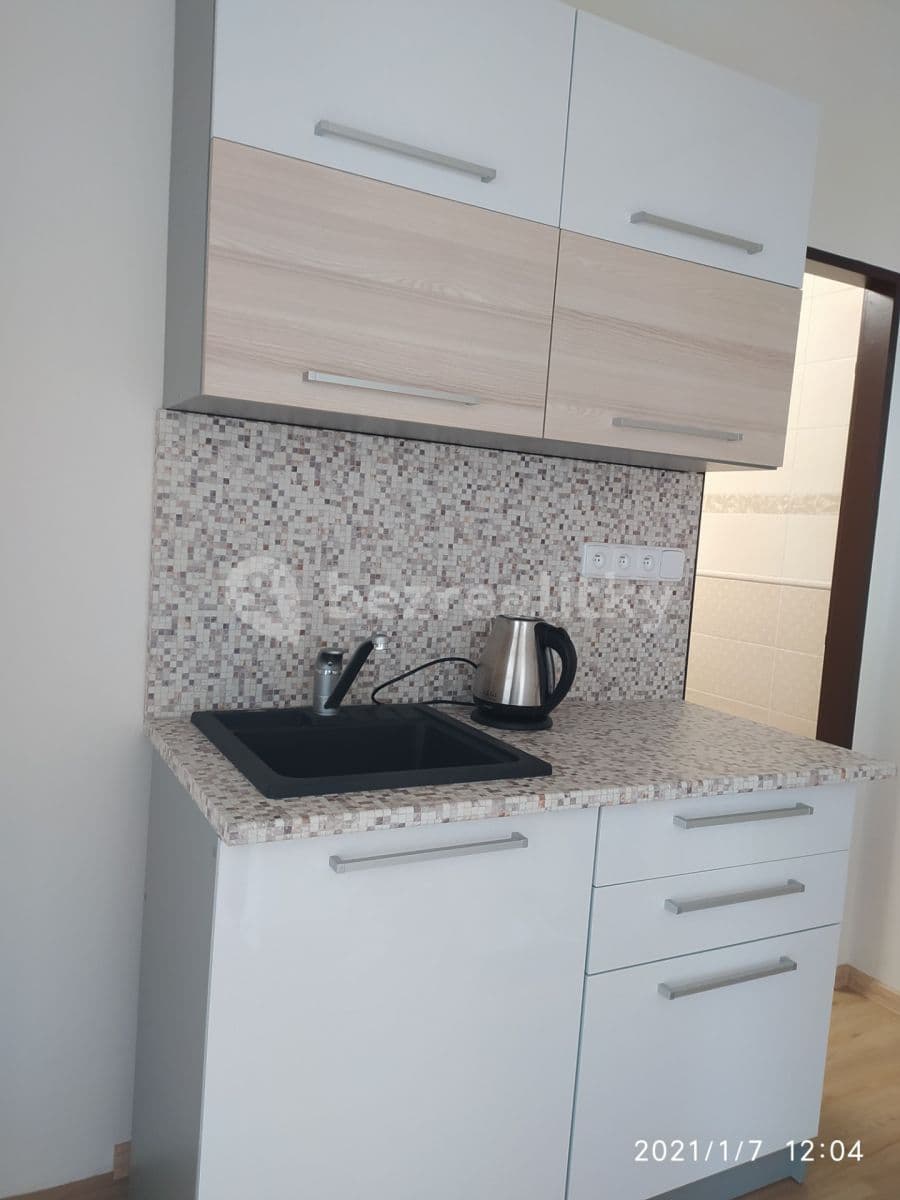 Pronájem bytu 2+kk 32 m², Brožíkova, Hradec Králové, Královéhradecký kraj Pronájem bytu 2+kk 32 m², Brožíkova, Hradec Králové, Královéhradecký kraj