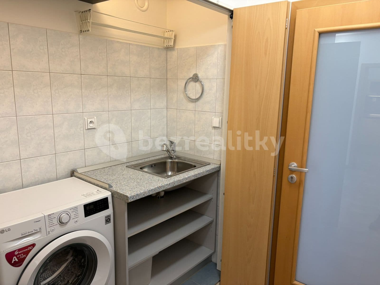 Pronájem bytu 3+1 91 m², Nevanova, Praha, Praha Pronájem bytu 3+1 91 m², Nevanova, Praha, Praha
