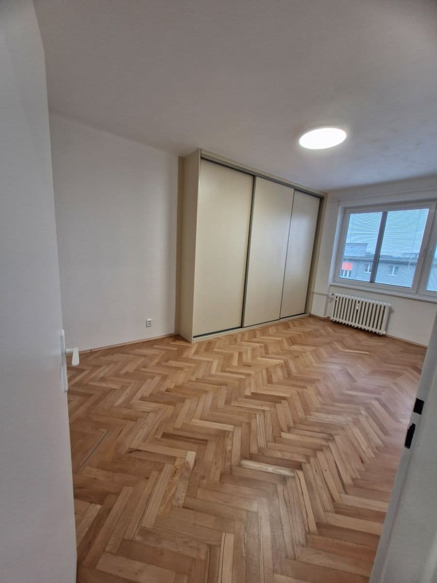 Pronájem bytu 2+1 53 m², Pod Lipami, Praha, Praha Pronájem bytu 2+1 53 m², Pod Lipami, Praha, Praha