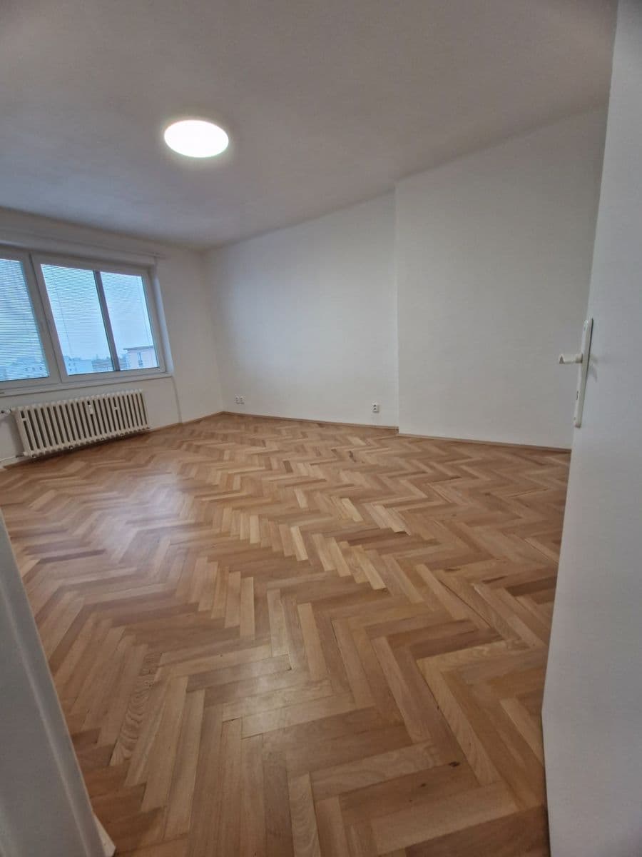Pronájem bytu 2+1 53 m², Pod Lipami, Praha, Praha Pronájem bytu 2+1 53 m², Pod Lipami, Praha, Praha