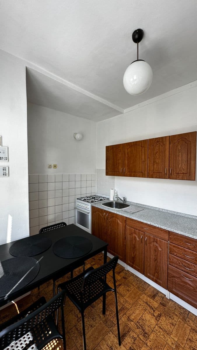Pronájem bytu 2+1 55 m², I. P. Pavlova, Karlovy Vary, Karlovarský kraj Pronájem bytu 2+1 55 m², I. P. Pavlova, Karlovy Vary, Karlovarský kraj