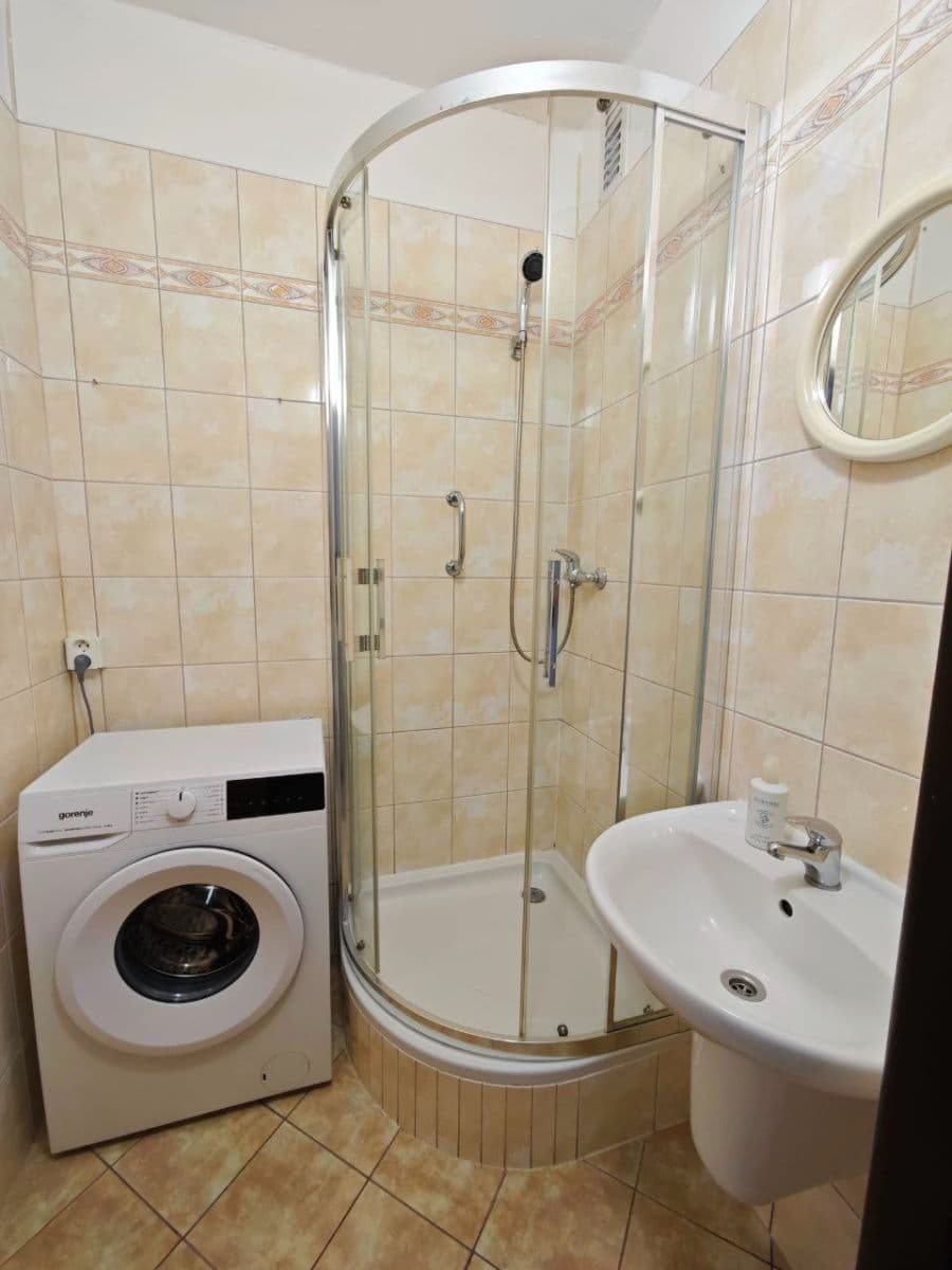 Pronájem bytu 2+1 55 m², I. P. Pavlova, Karlovy Vary, Karlovarský kraj Pronájem bytu 2+1 55 m², I. P. Pavlova, Karlovy Vary, Karlovarský kraj