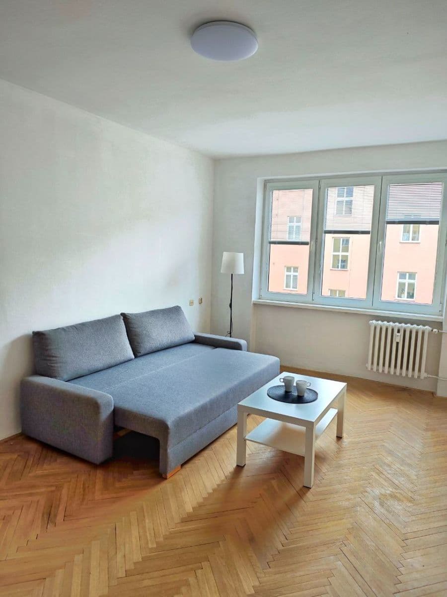 Pronájem bytu 2+1 55 m², I. P. Pavlova, Karlovy Vary, Karlovarský kraj Pronájem bytu 2+1 55 m², I. P. Pavlova, Karlovy Vary, Karlovarský kraj