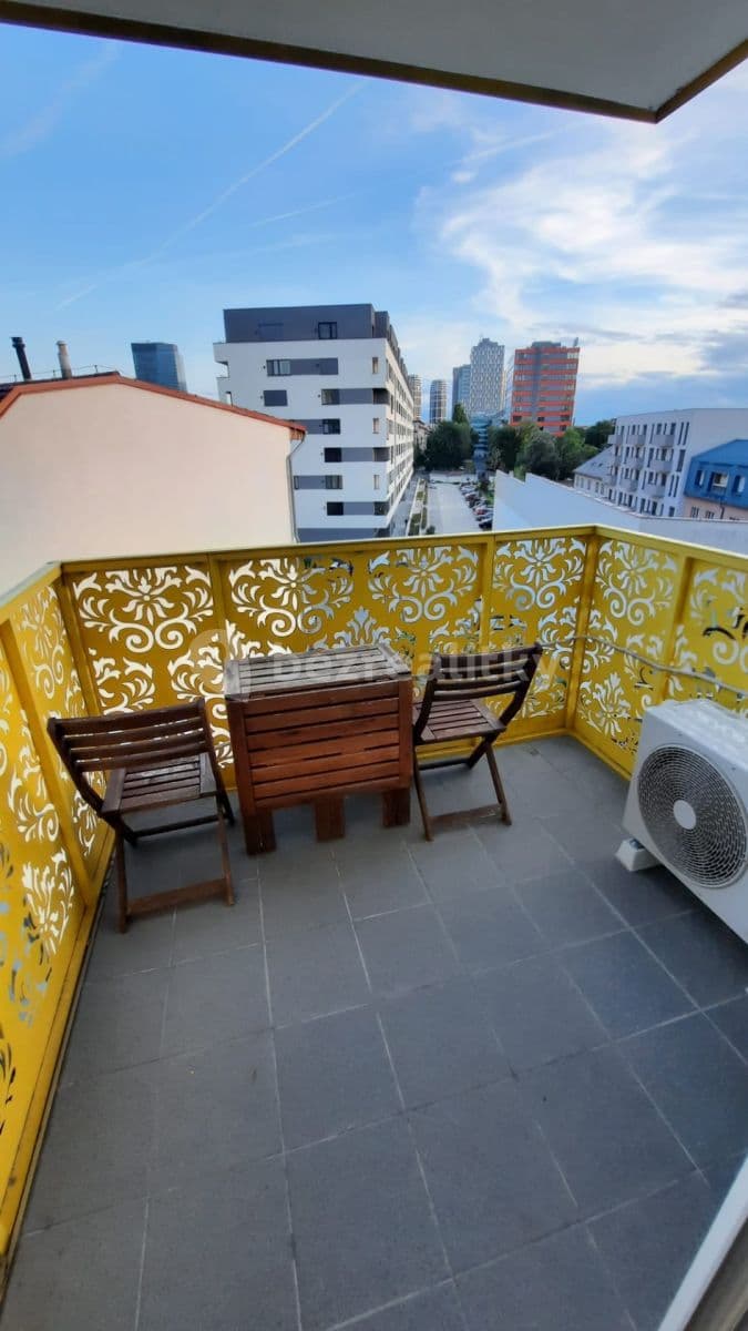Pronájem bytu 2+1 60 m², Bazová, Ružinov, Bratislavský kraj Pronájem bytu 2+1 60 m², Bazová, Ružinov, Bratislavský kraj