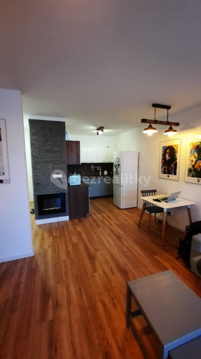 Pronájem bytu 2+1 60 m², Bazová, Ružinov, Bratislavský kraj Pronájem bytu 2+1 60 m², Bazová, Ružinov, Bratislavský kraj