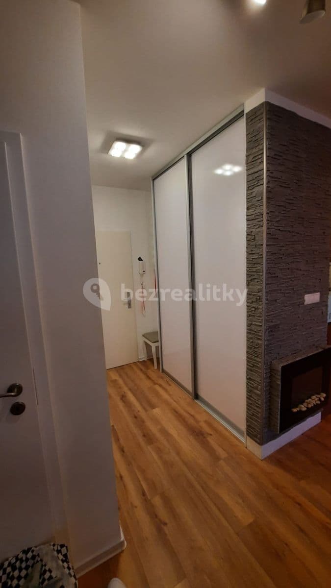Pronájem bytu 2+1 60 m², Bazová, Ružinov, Bratislavský kraj Pronájem bytu 2+1 60 m², Bazová, Ružinov, Bratislavský kraj