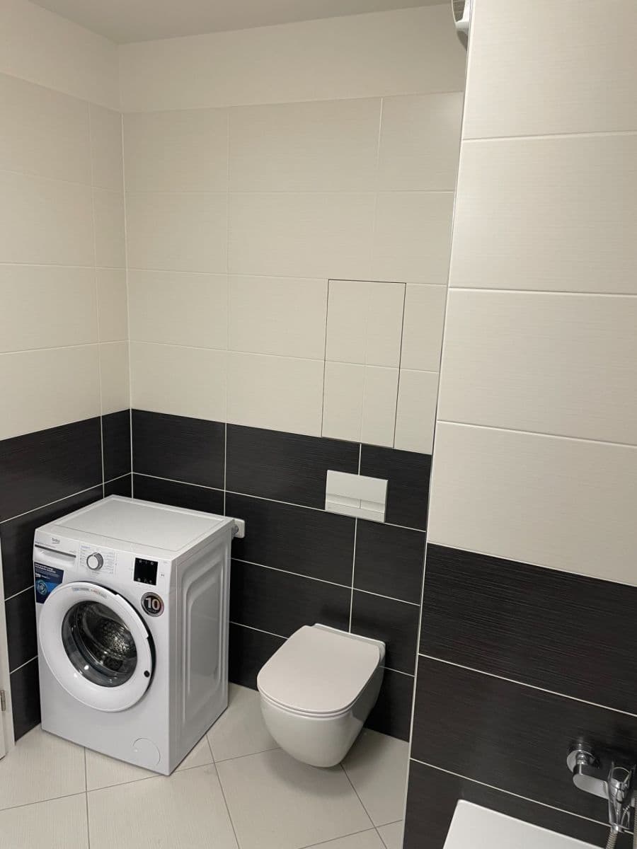 Pronájem bytu 1+kk 38 m², Gollové, Praha, Praha Pronájem bytu 1+kk 38 m², Gollové, Praha, Praha