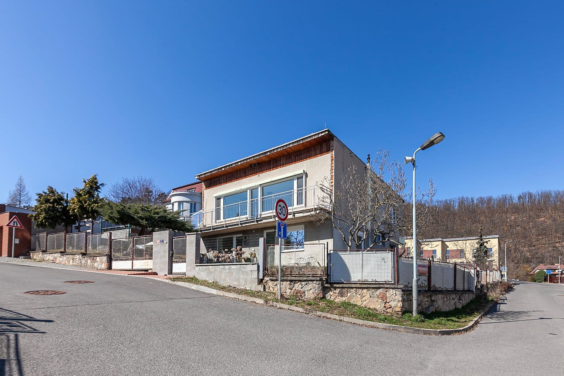 Prodej domu 186 m², pozemek 392 m², Lošetická, Praha, Praha Prodej domu 186 m², pozemek 392 m², Lošetická, Praha, Praha