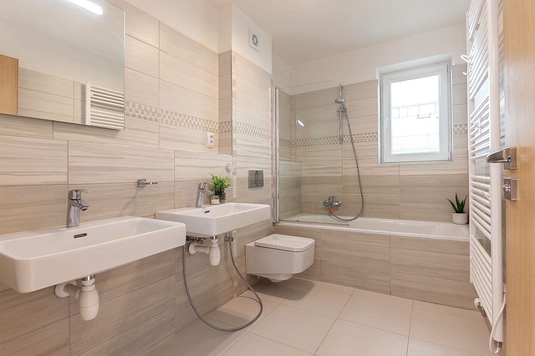 Prodej domu 186 m², pozemek 392 m², Lošetická, Praha, Praha Prodej domu 186 m², pozemek 392 m², Lošetická, Praha, Praha