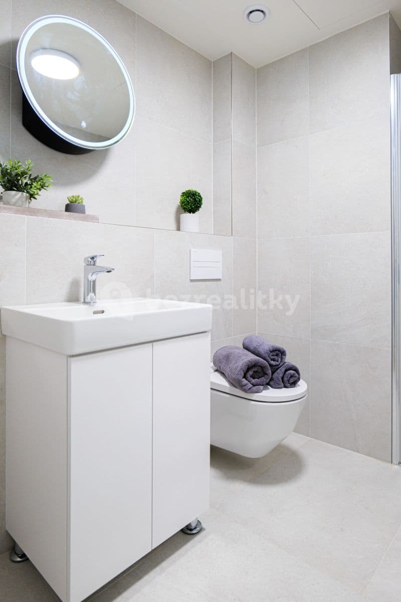 Pronájem bytu 1+kk 34 m², U Lihovaru, Praha, Praha Pronájem bytu 1+kk 34 m², U Lihovaru, Praha, Praha