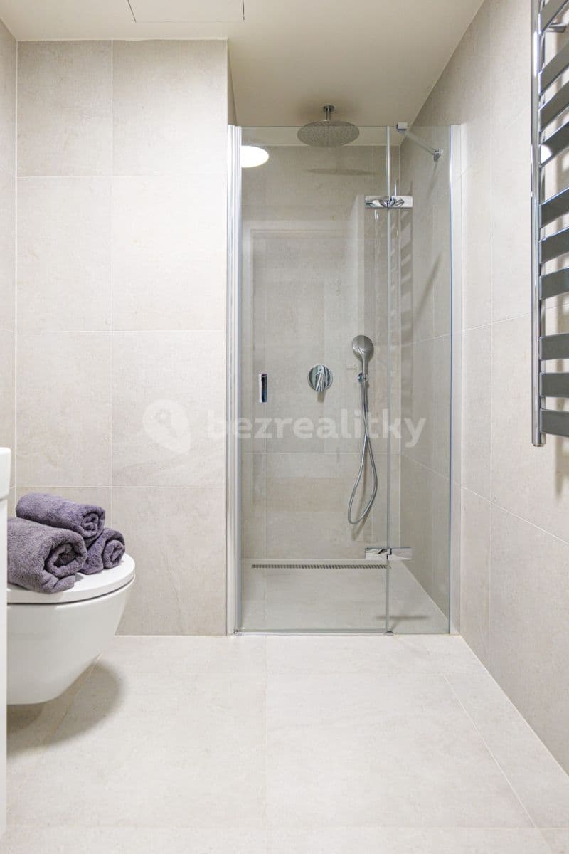 Pronájem bytu 1+kk 34 m², U Lihovaru, Praha, Praha Pronájem bytu 1+kk 34 m², U Lihovaru, Praha, Praha