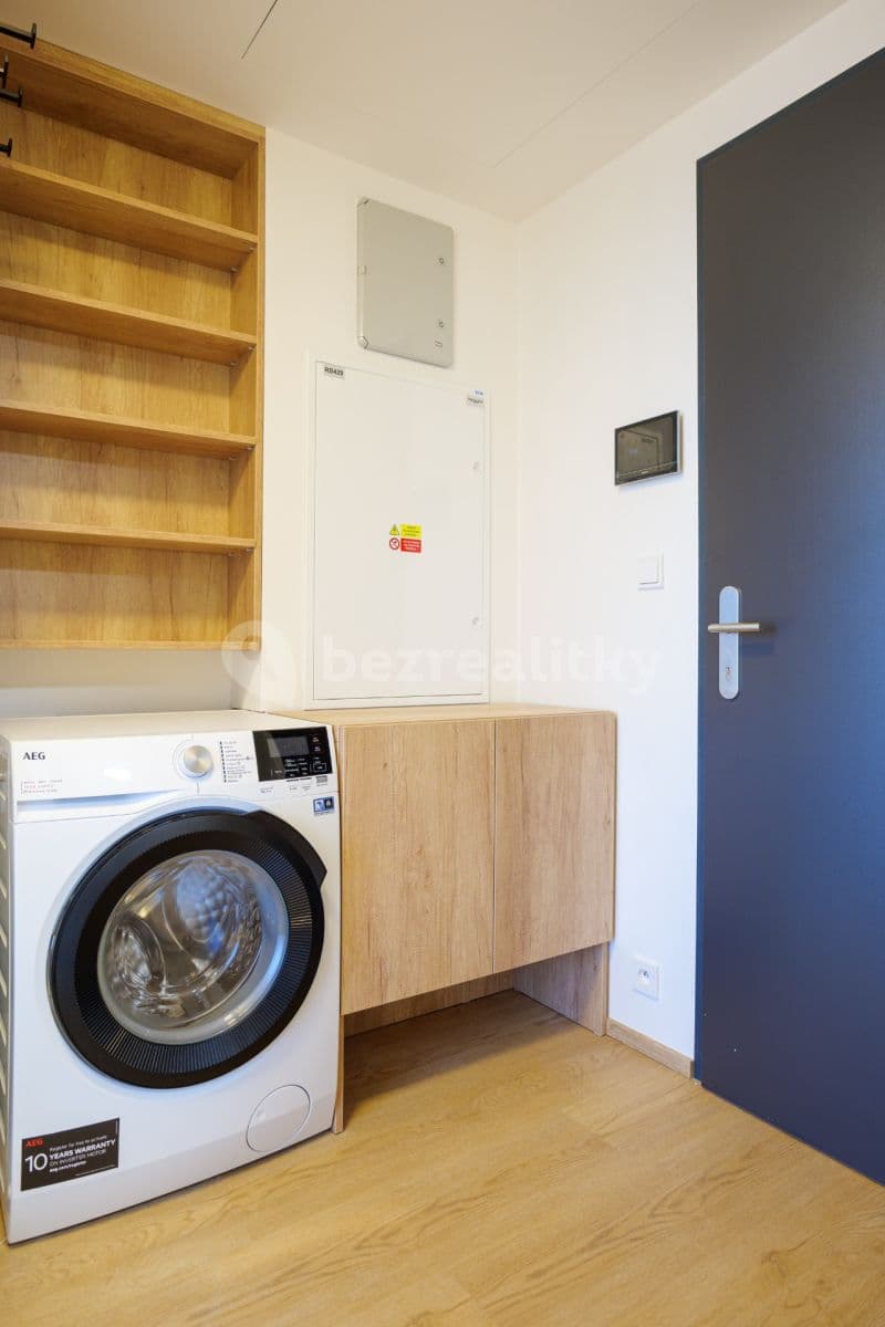 Pronájem bytu 1+kk 34 m², U Lihovaru, Praha, Praha Pronájem bytu 1+kk 34 m², U Lihovaru, Praha, Praha