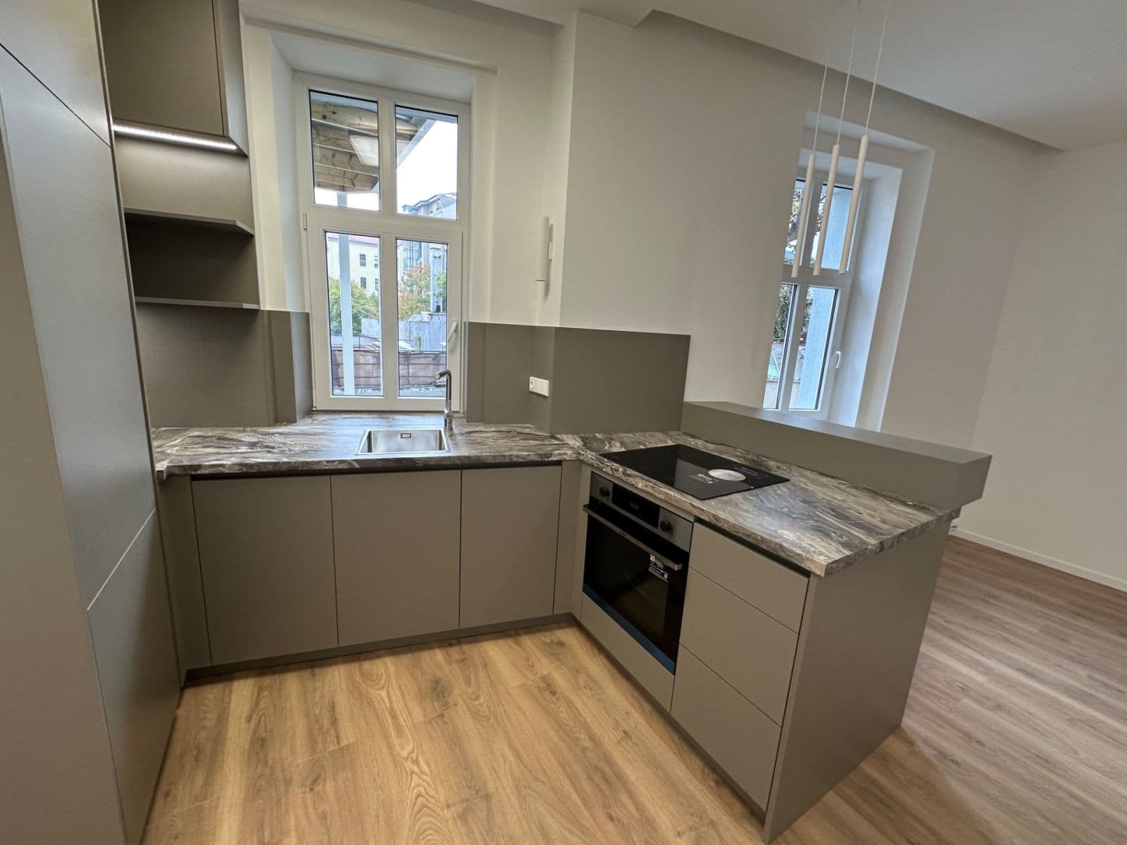 Pronájem bytu 2+kk 71 m², Milady Horákové, Praha, Praha Pronájem bytu 2+kk 71 m², Milady Horákové, Praha, Praha