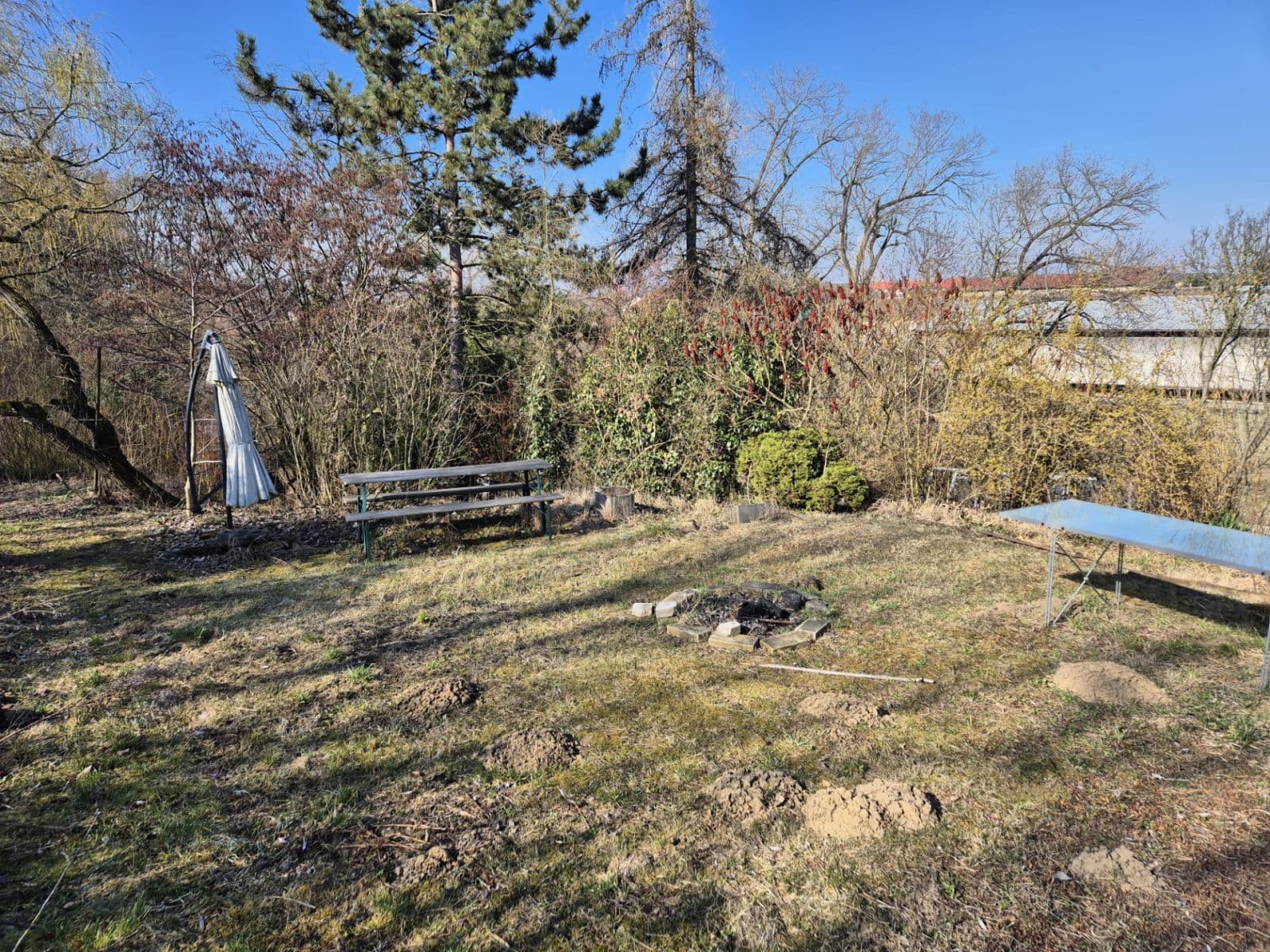 Pronájem pozemku 1.000 m², Veleň, Středočeský kraj Pronájem pozemku 1.000 m², Veleň, Středočeský kraj