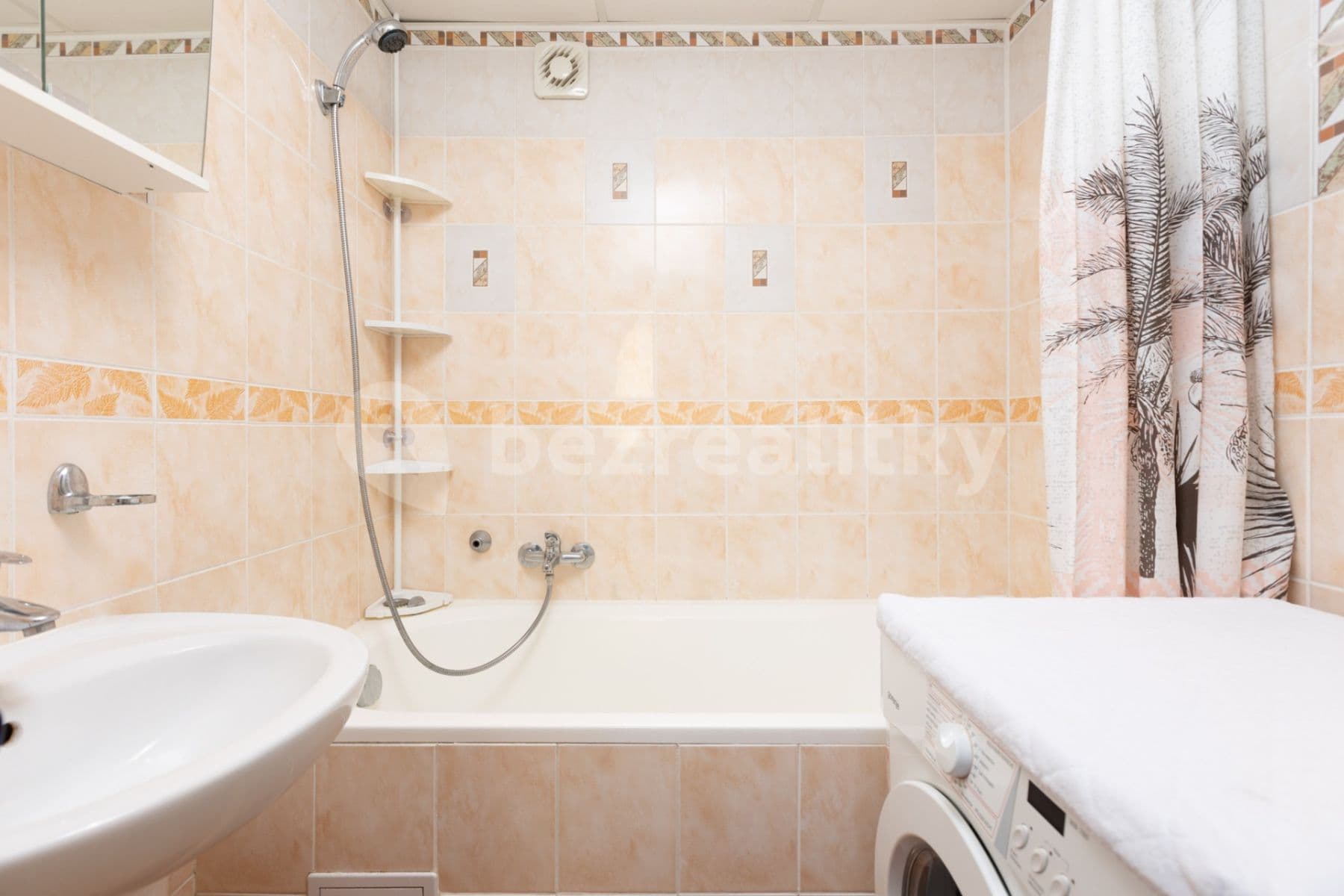 Pronájem bytu 3+1 63 m², Krymská, Karlovy Vary, Karlovarský kraj Pronájem bytu 3+1 63 m², Krymská, Karlovy Vary, Karlovarský kraj