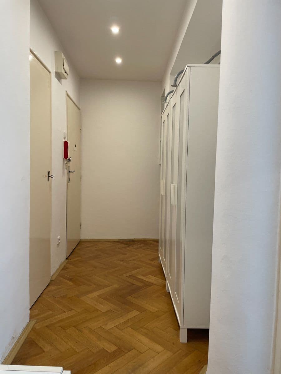 Pronájem bytu 1+1 34 m², Střední, Brno, Jihomoravský kraj Pronájem bytu 1+1 34 m², Střední, Brno, Jihomoravský kraj