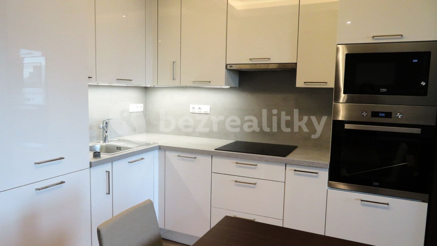 Pronájem bytu 1+kk 30 m², Mukařovského, Praha, Praha Pronájem bytu 1+kk 30 m², Mukařovského, Praha, Praha