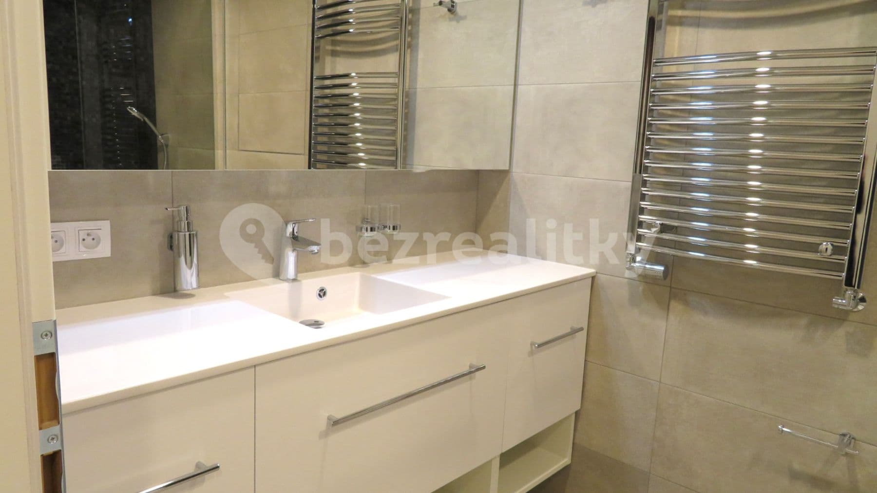 Pronájem bytu 1+kk 30 m², Mukařovského, Praha, Praha Pronájem bytu 1+kk 30 m², Mukařovského, Praha, Praha