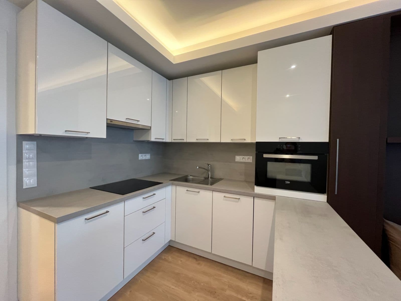 Pronájem bytu 1+kk 30 m², Mukařovského, Praha, Praha Pronájem bytu 1+kk 30 m², Mukařovského, Praha, Praha