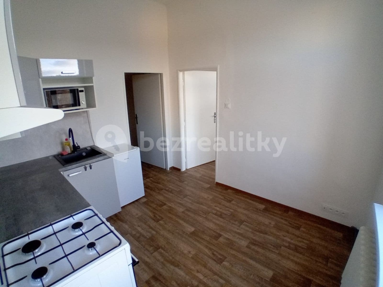 Pronájem bytu 1+1 36 m², Zeyerova, Karlovy Vary, Karlovarský kraj Pronájem bytu 1+1 36 m², Zeyerova, Karlovy Vary, Karlovarský kraj