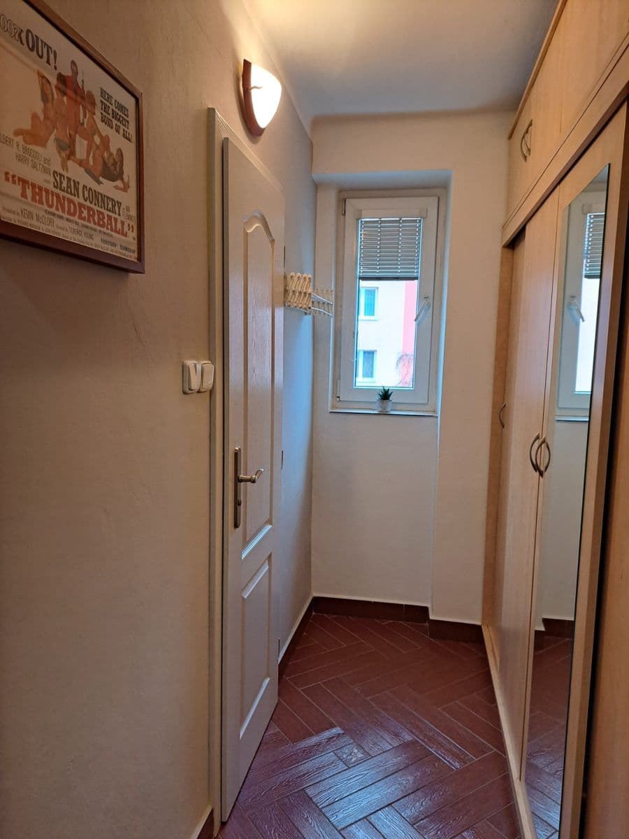 Pronájem bytu 2+1 60 m², Vrázova, Teplice, Ústecký kraj Pronájem bytu 2+1 60 m², Vrázova, Teplice, Ústecký kraj