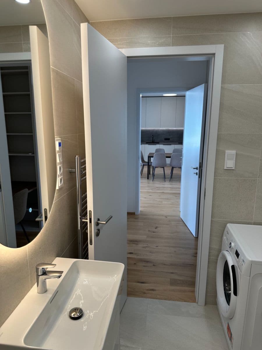 Pronájem bytu 2+kk 64 m², Závišova, Praha, Praha Pronájem bytu 2+kk 64 m², Závišova, Praha, Praha