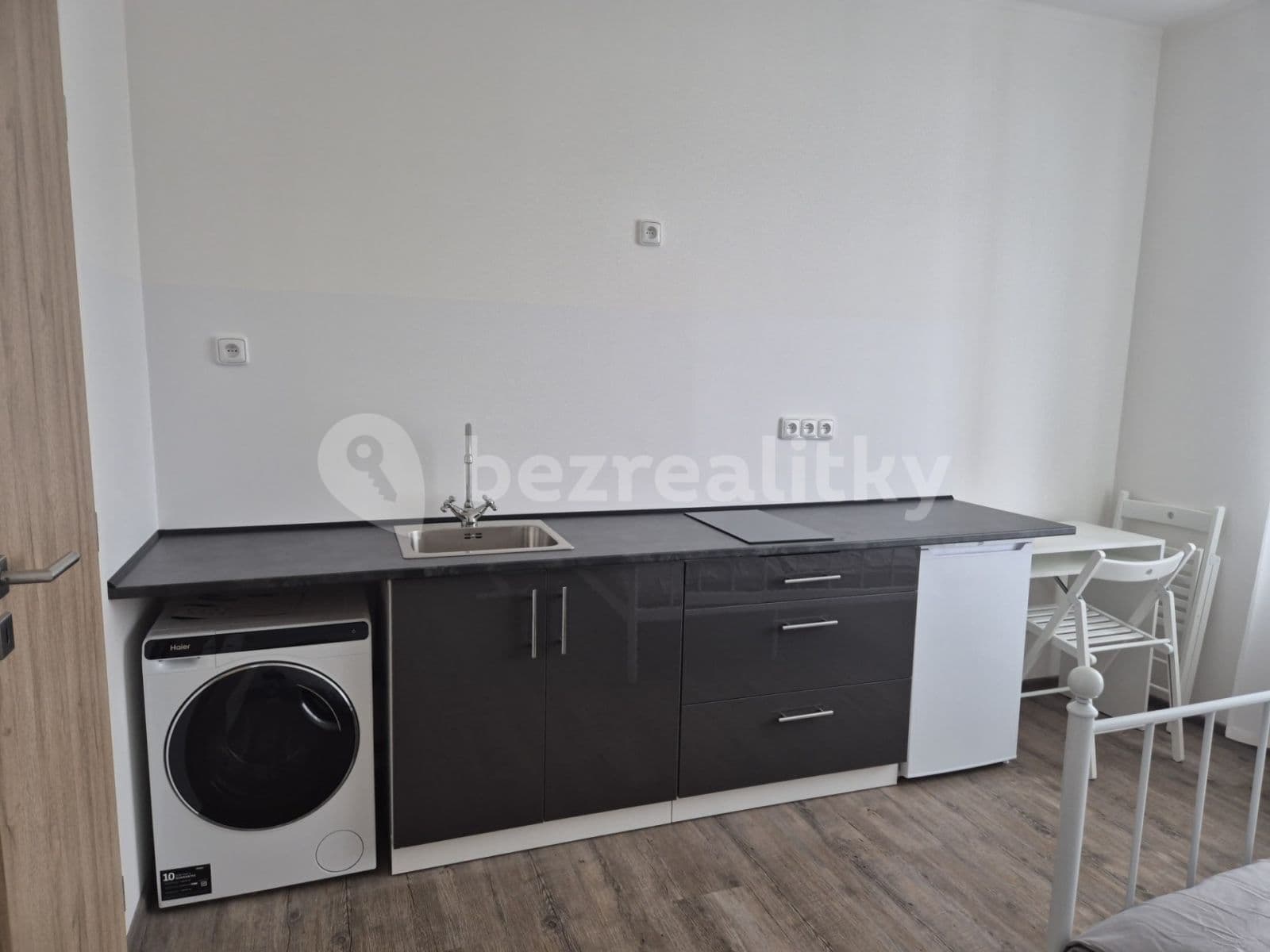 Pronájem bytu 1+kk 20 m², Bělohorská, Praha, Praha Pronájem bytu 1+kk 20 m², Bělohorská, Praha, Praha