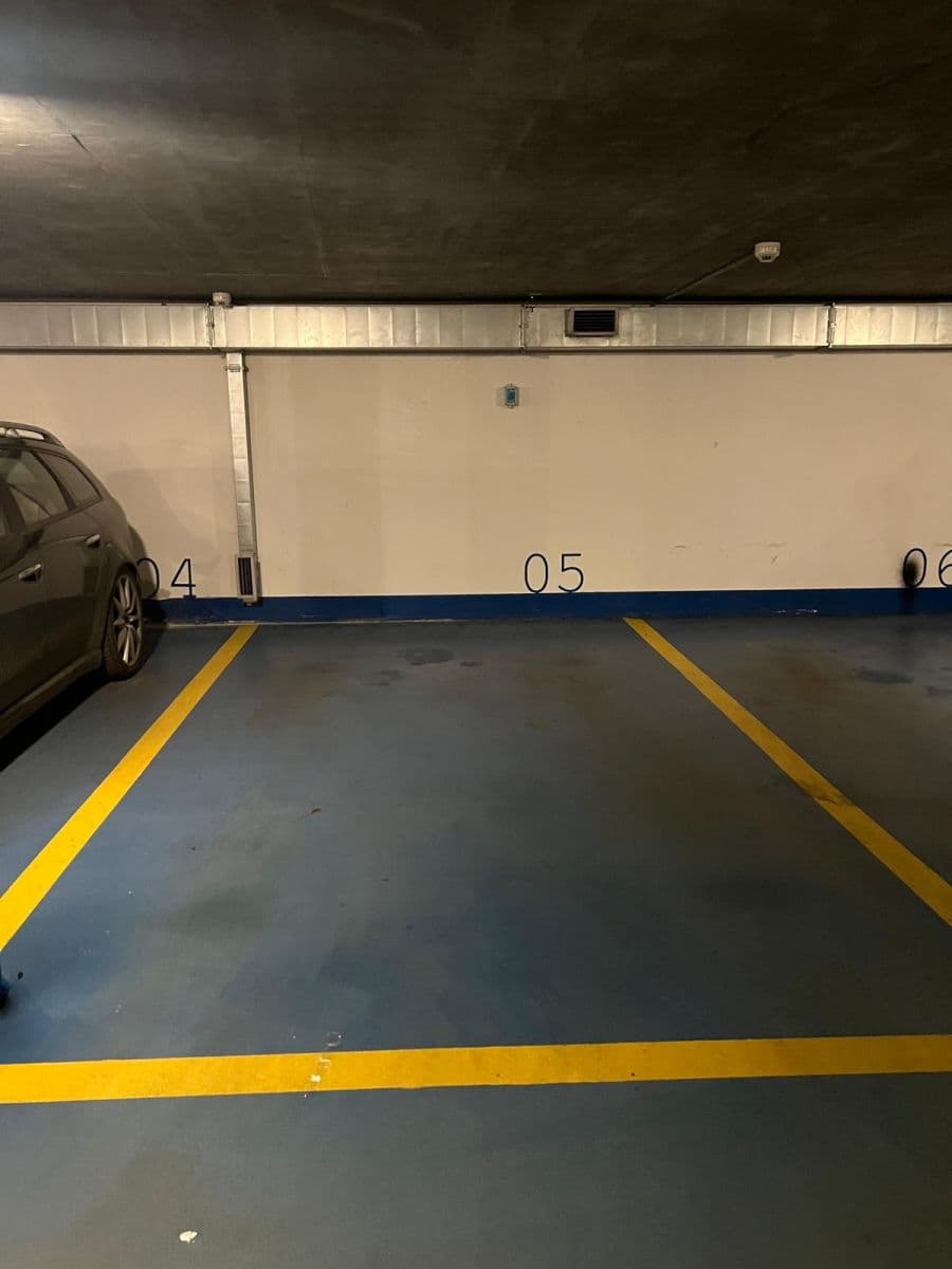 Pronájem garáže 12 m², Kamenická, Praha, Praha Pronájem garáže 12 m², Kamenická, Praha, Praha