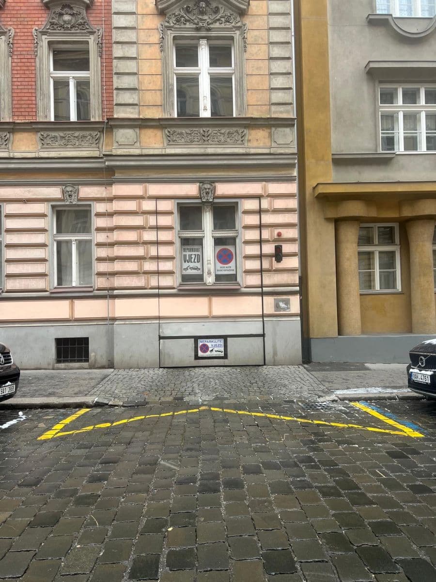 Pronájem garáže 12 m², Kamenická, Praha, Praha Pronájem garáže 12 m², Kamenická, Praha, Praha