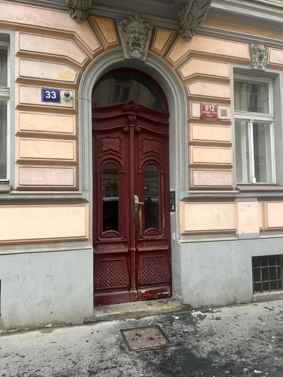 Pronájem garáže 12 m², Kamenická, Praha, Praha Pronájem garáže 12 m², Kamenická, Praha, Praha