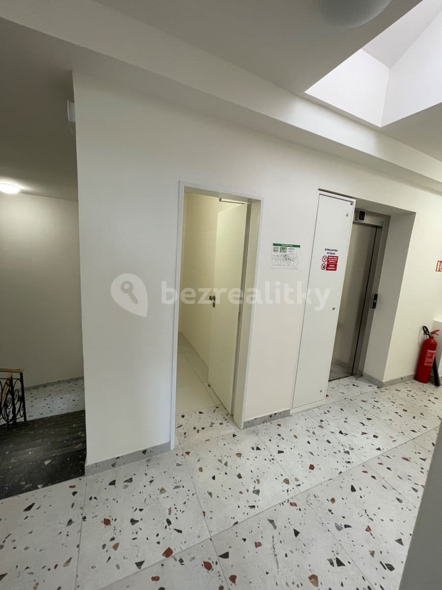 Pronájem bytu 1+kk 28 m², Sinkulova, Praha, Praha Pronájem bytu 1+kk 28 m², Sinkulova, Praha, Praha