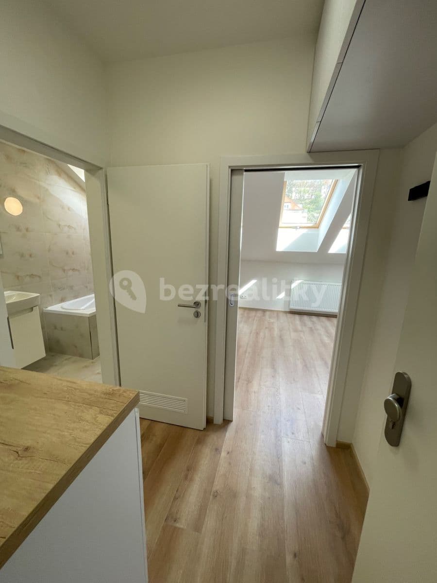 Pronájem bytu 1+kk 28 m², Sinkulova, Praha, Praha Pronájem bytu 1+kk 28 m², Sinkulova, Praha, Praha