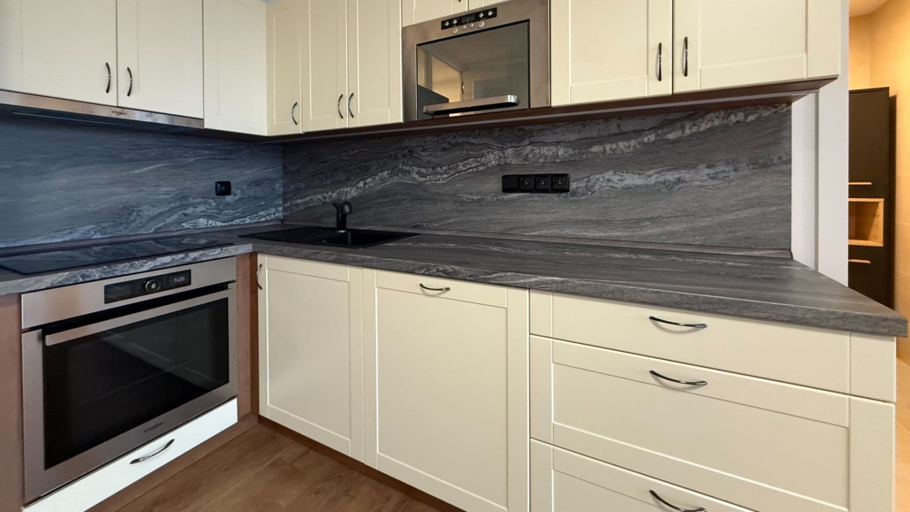 Pronájem bytu 2+kk 59 m², Pálenecká, Hradec Králové, Královéhradecký kraj Pronájem bytu 2+kk 59 m², Pálenecká, Hradec Králové, Královéhradecký kraj